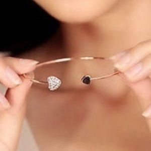 🌼2/$25🌼 Golden Rhinestone Heart Cuff